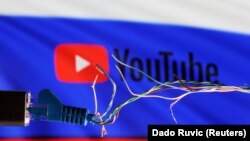 Логотип YouTube, фотоколлаж