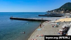 Алуштинский загар: военно-курортные будни Профессорского уголка (фотогалерея)