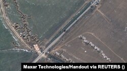 Российские войска готовятся к войне в Крыму. Спутниковые снимки Maxar (фотогалерея)