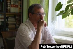 Бізді "АҚШ орталық барлау басқармасының агенттері" деп атады. 1999 жылы кеңсемізге өрт қойды.