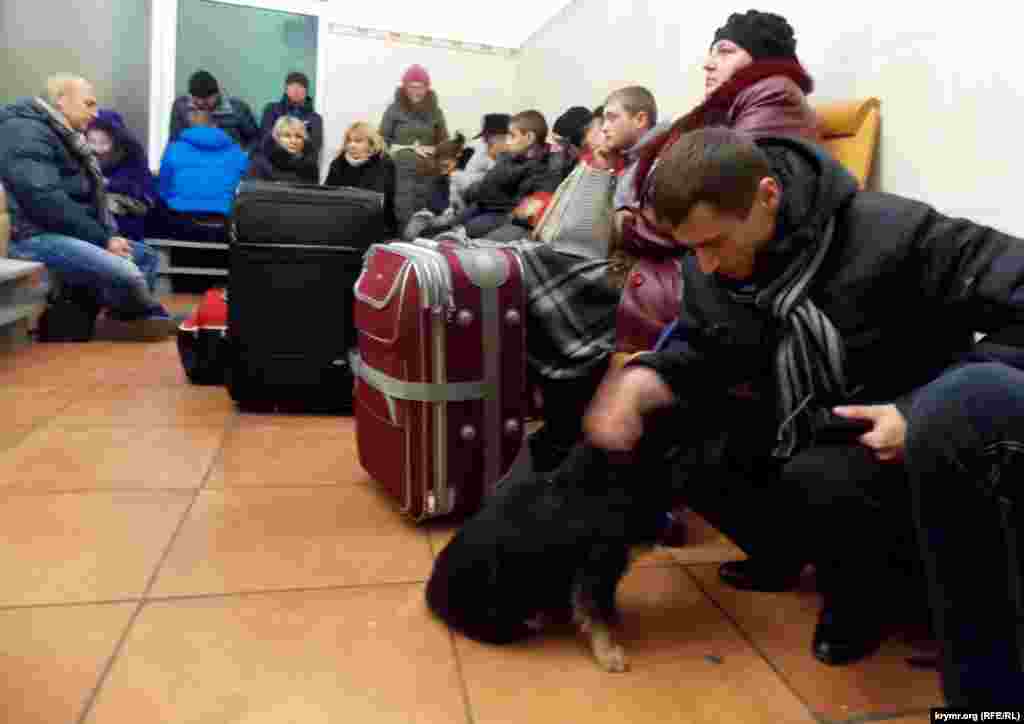 Вибравшись з Криму потрібно ще встигнути на свій поїзд або чекати іншого