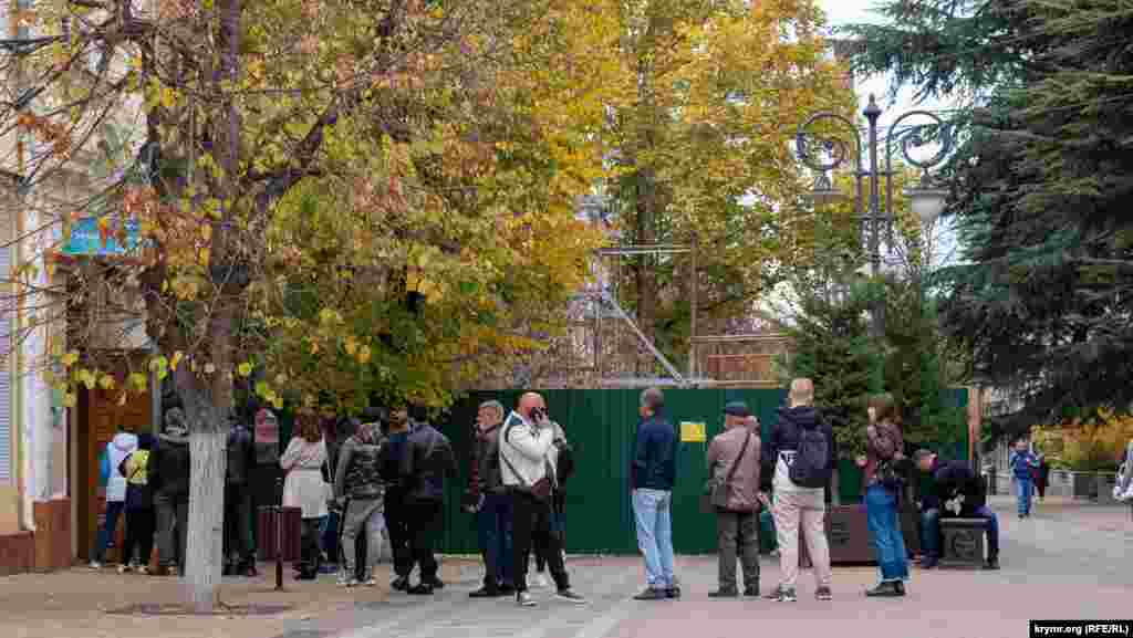 Очередь на вакцинацию в Центре общественного здоровья и медицинской профилактики