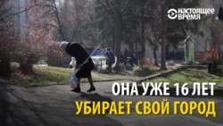 В Боснии и Герцеговине женщина бесплатно убирает родной город (видео)