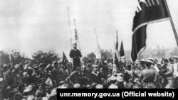 Речь матроса-украинца летом 1917 года в Севастополе перед украинизированными частями морской пехоты «Специальной десантной дивизии»