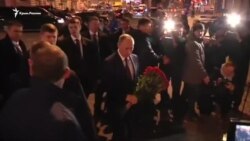 Взрыв в Санкт-Петербурге: Путин возложил цветы у станции метро (видео)