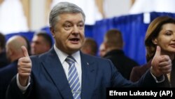 Петр Порошенко во время голосования на выборах президента. 31 марта 2019 года