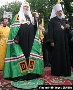 Глава УПЦ (МП) митрополит Владимир (Сабодан), слева, и Московский патриарх Алексий II во время празднования 1020-летия Крещения Украины-Руси. Киев, 27 июля 2008 года