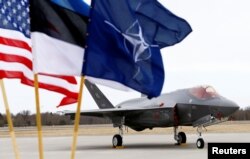 Американский штурмовик F-35 на военной базе Амари в Эстонии