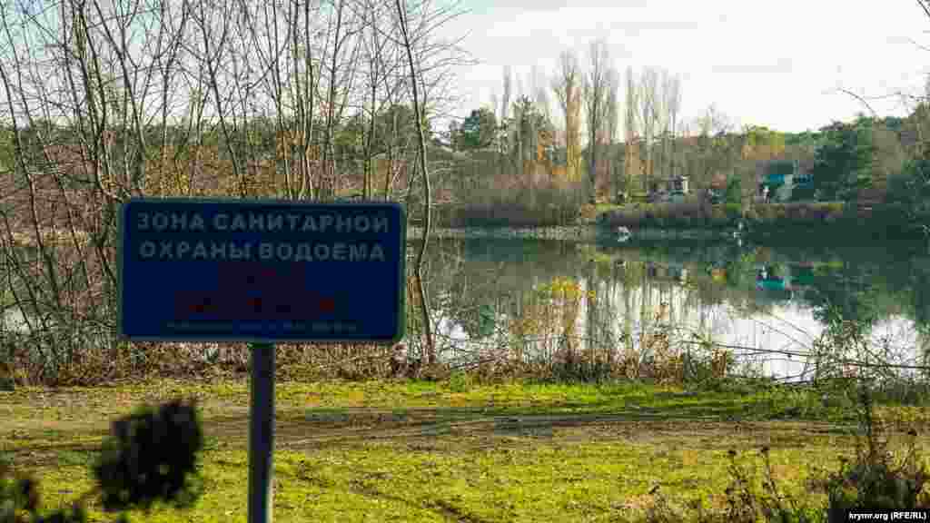 Озеро-водохранилище Могаби-1 &ndash; под самой горой. Оно питается водами водопада Учан-Су и одноименной реки. Именно отсюда предприятие &laquo;Водоканал Южного берега Крыма&raquo; планирует в ближайшее время подавать воду в три нуждающихся западных района Ялты