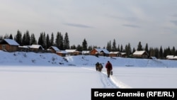 Рыбаки возвращаются в деревню