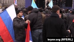 Студентов и бюджетников из числа крымских татар вывели на митинг в поддержку встречи Путина и Эрдогана. Симферополь, 1 декабря 2014 года